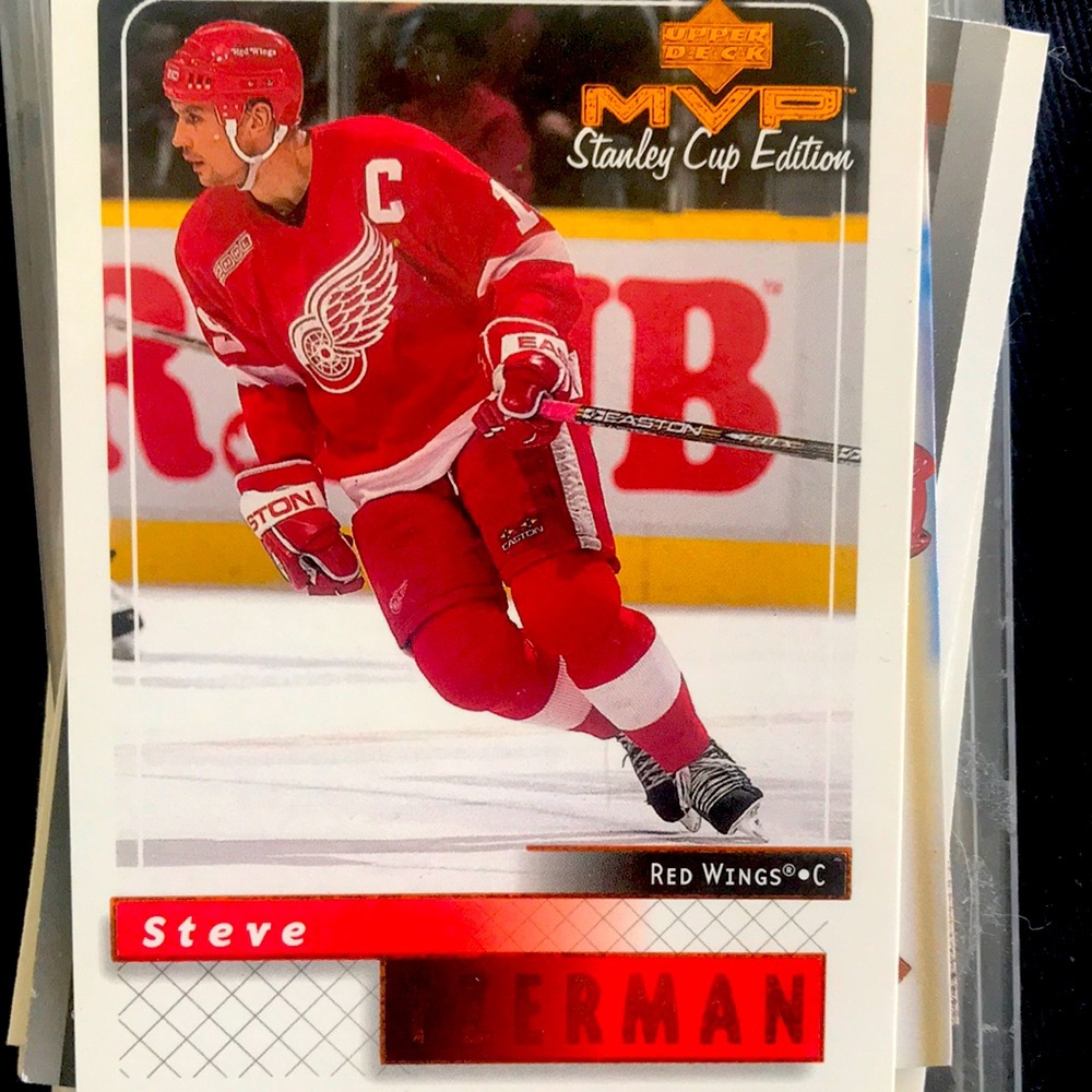 Upper Deck - Steve Yzerman Hockey Card